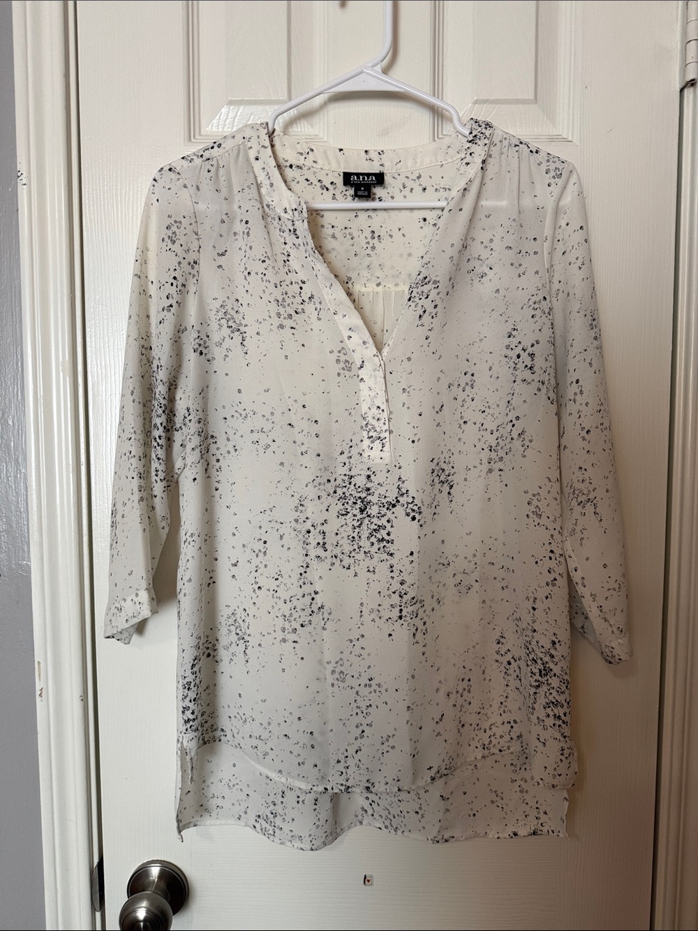 Light Cream Speckled Tunic Blouse with V-Neck